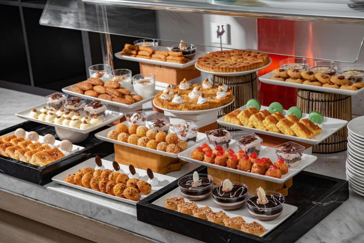 Park Inn By Radisson Makkah Aziziyah メッカ エクステリア 写真 A buffet at a luxury hotel