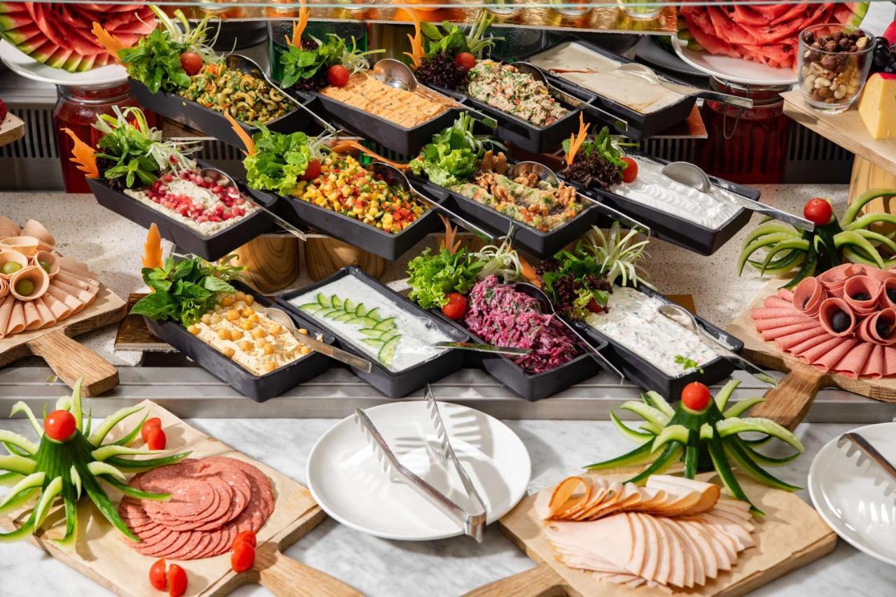 Park Inn By Radisson Makkah Aziziyah メッカ エクステリア 写真 A buffet breakfast