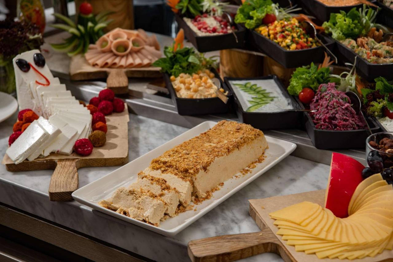 Park Inn By Radisson Makkah Aziziyah メッカ エクステリア 写真 A buffet at a luxury hotel
