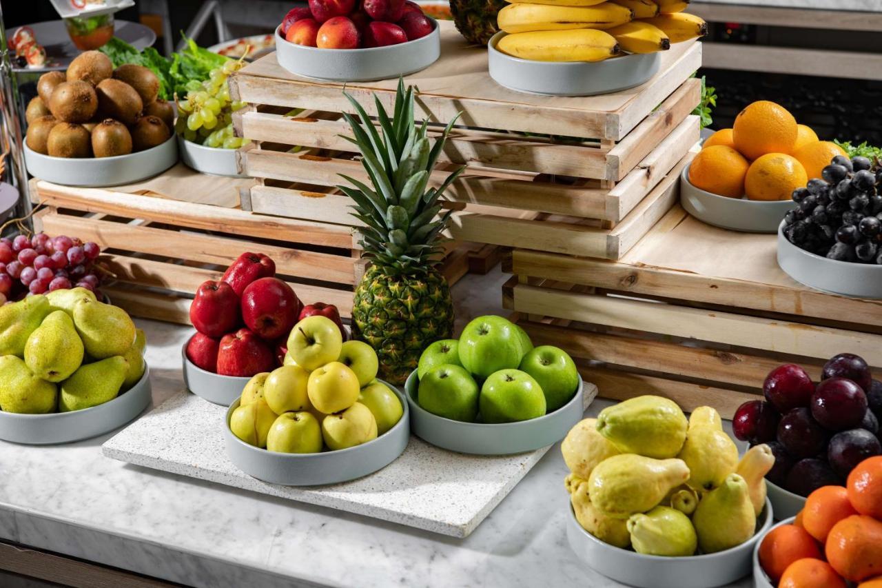 Park Inn By Radisson Makkah Aziziyah メッカ エクステリア 写真 Fruit buffet at a hotel