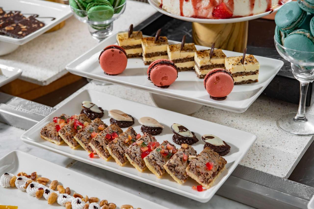 Park Inn By Radisson Makkah Aziziyah メッカ エクステリア 写真 A selection of desserts