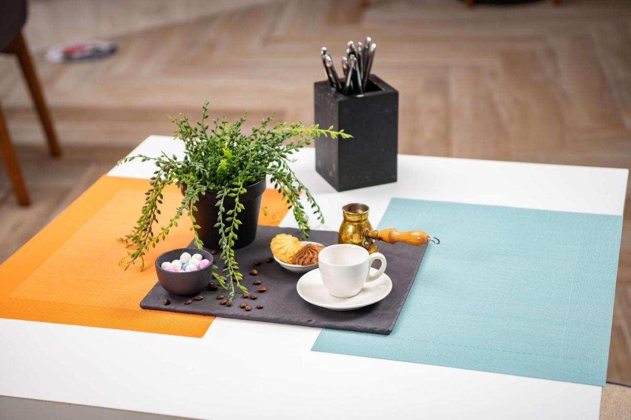 Park Inn By Radisson Makkah Aziziyah メッカ エクステリア 写真 A coffee table