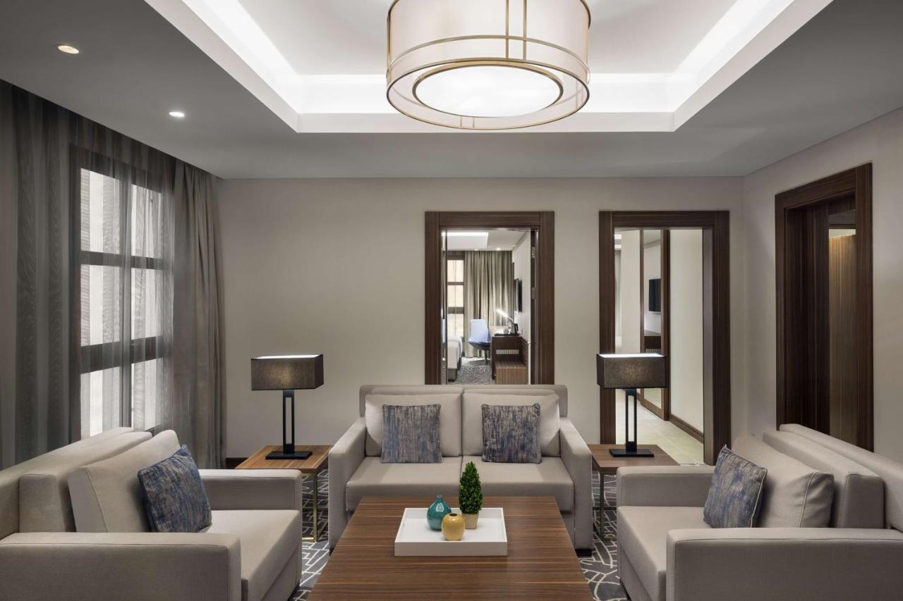 Park Inn By Radisson Makkah Aziziyah メッカ エクステリア 写真 A living room in a suite at the hotel